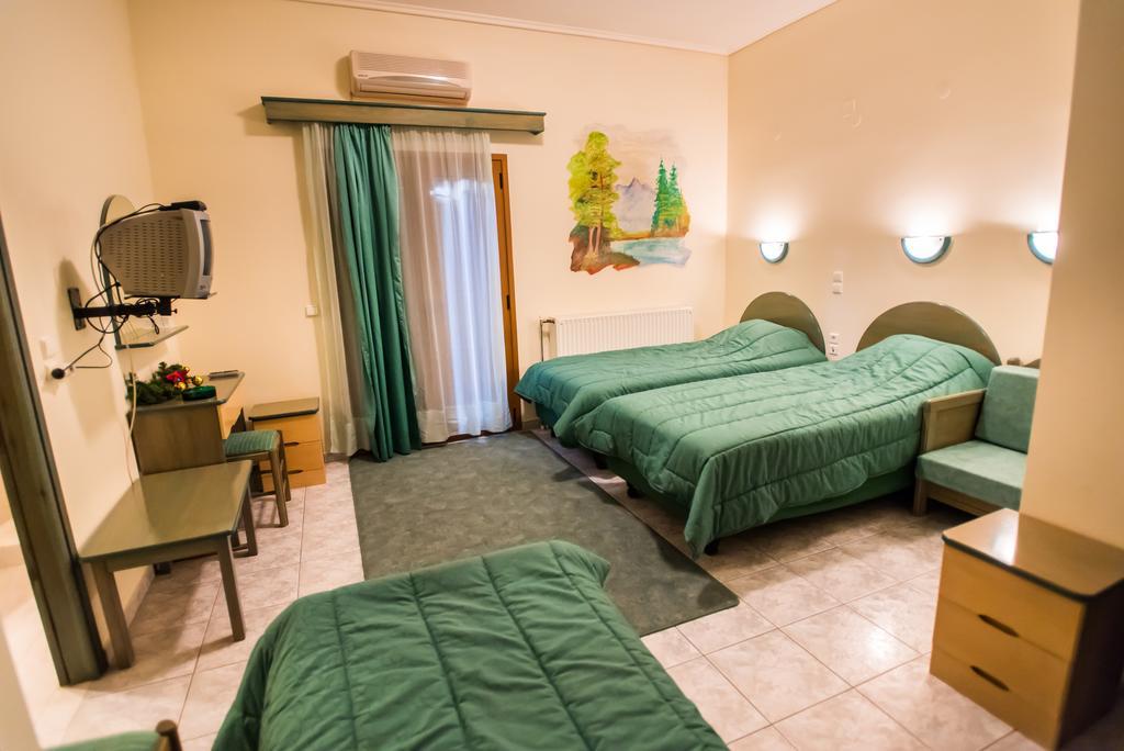 Hotel Artemis Karpenísion Zimmer foto